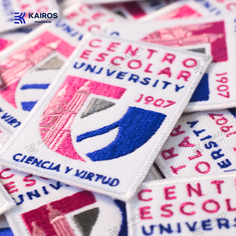 Centro Escolar University (CEU) Uniform-Logo-Aufnäher | Kairos bestickter Schulaufnäher